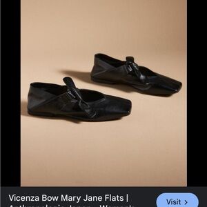 Vicenza Bow Mary Jane Flat - In excellent condition! Size 5 Black